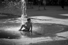 Cecile-M-enfants-dans-la-fontaine-7181